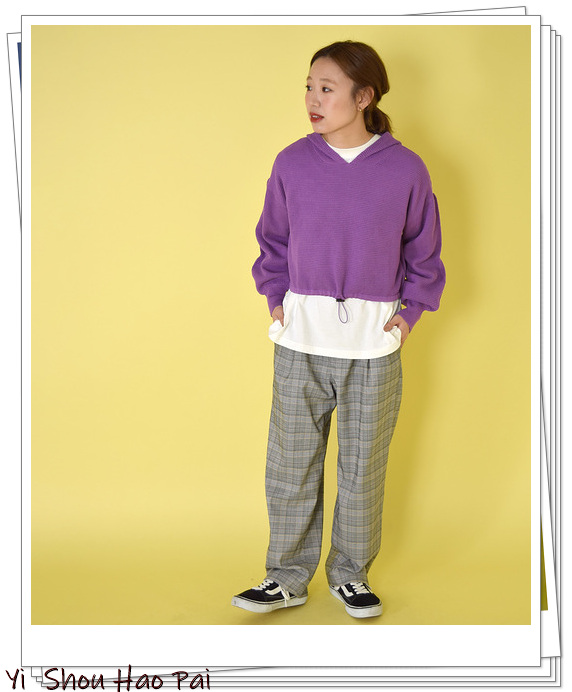 十种颜色卫衣搭什么裤子才好看,连帽卫衣穿搭配色技巧