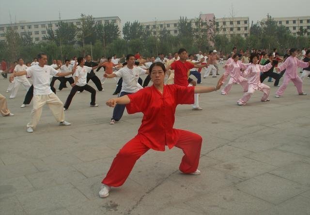 从零开始学24式太极拳,从零开始学太极站桩