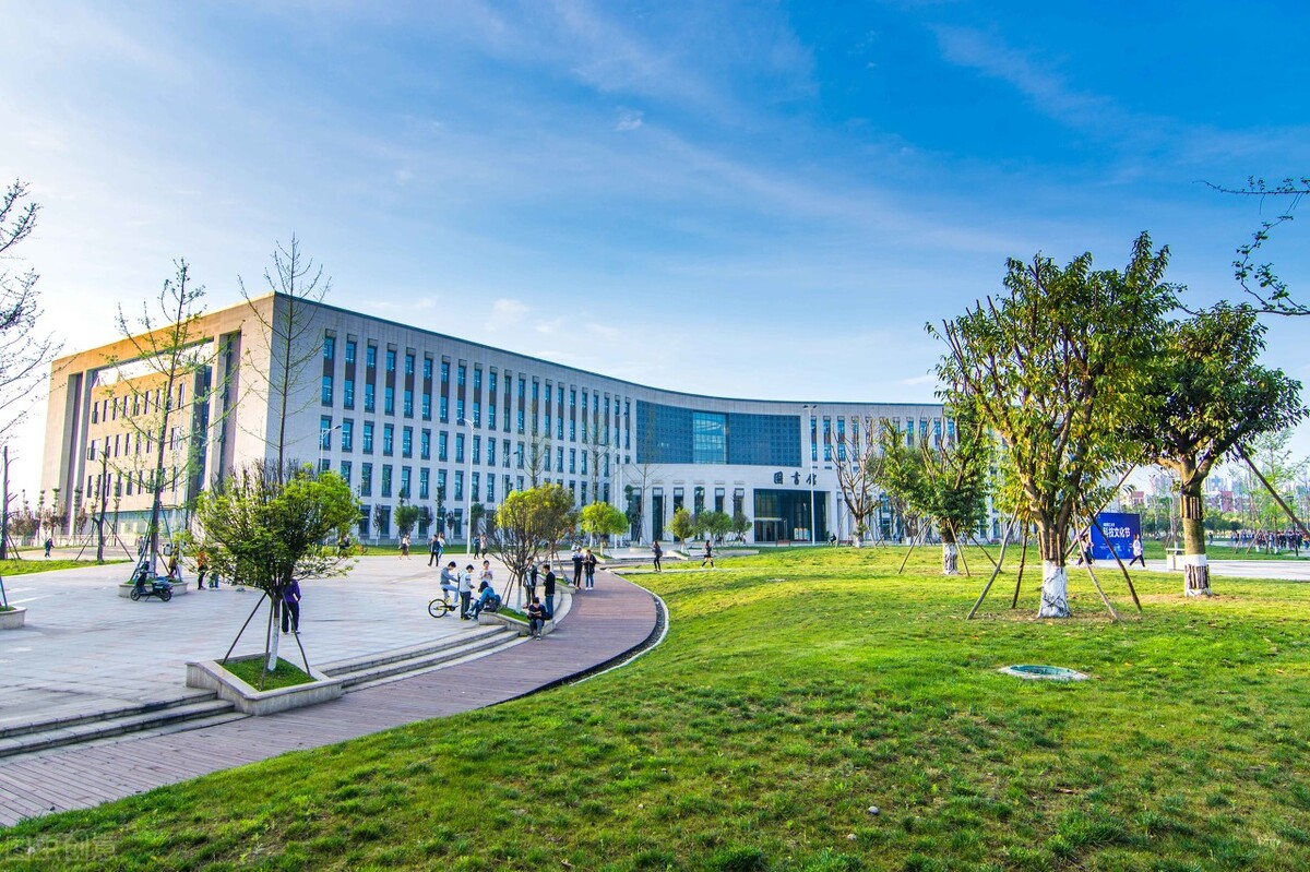 四川这3所大学虽不是211高校，但是特色明显底蕴深厚，收藏