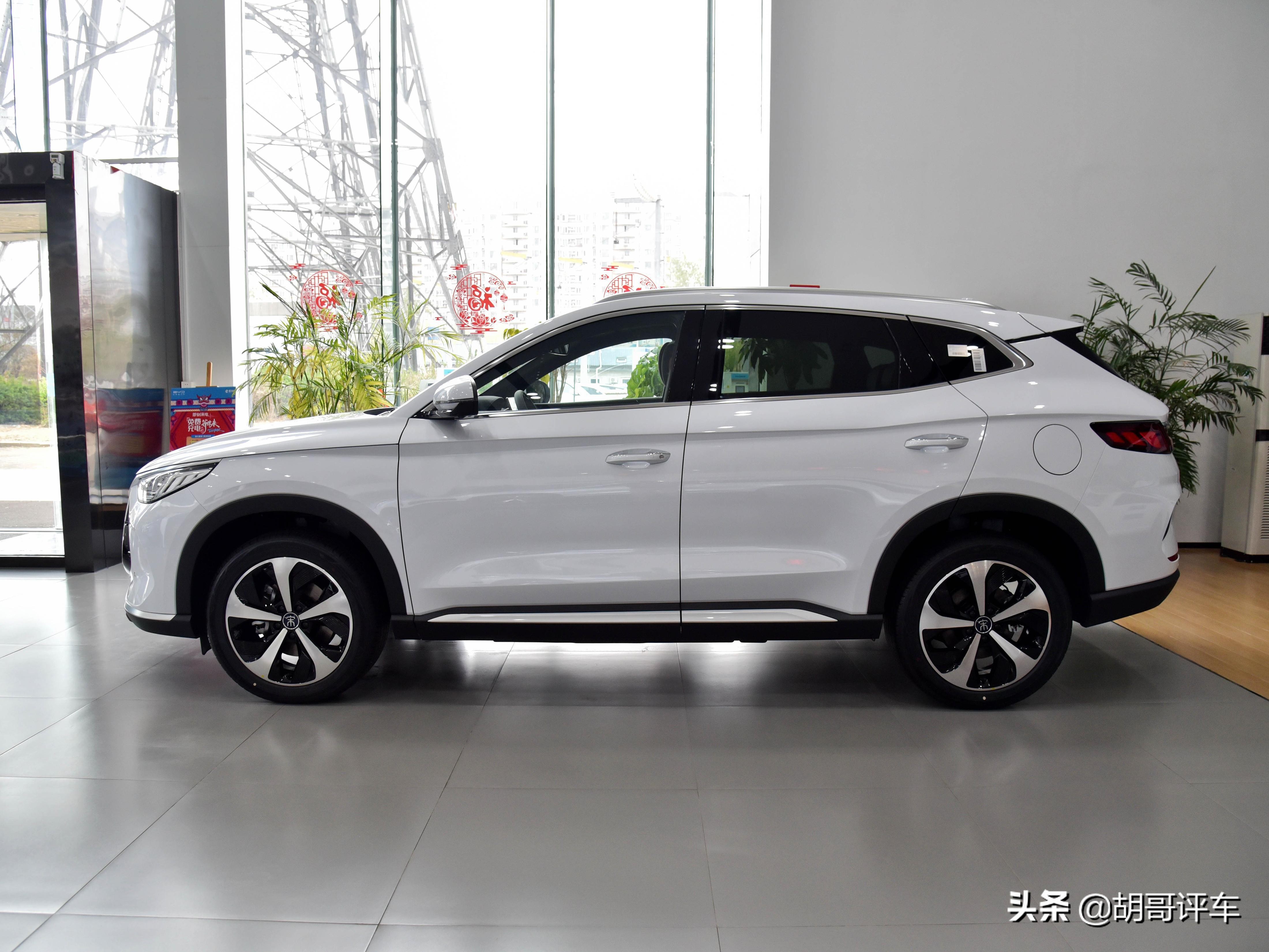 比亚迪宋plus油电混合版乘坐体验,比亚迪宋plus油电混合旗舰版测评