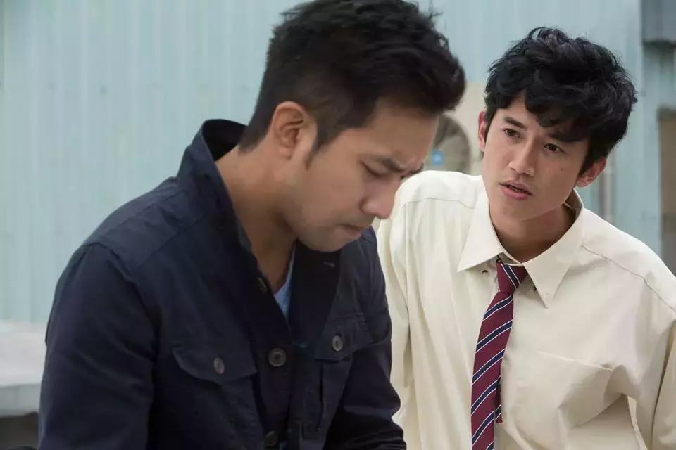 易烊千玺王俊凯摸手,易烊千玺摸王俊凯的头