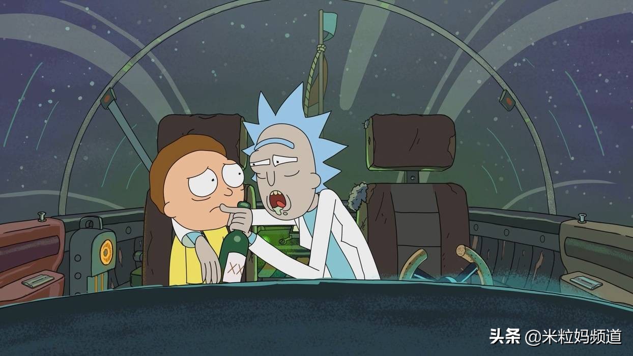 电梯9岁女孩机智自救,女人电梯自救