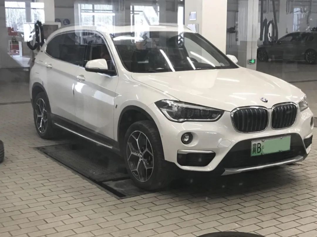 宝马追尾碰撞警告,宝马被追尾后有哪些损伤