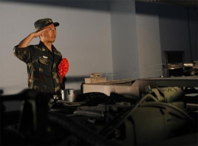 “兵王”王忠心：妻子“笑话”只长胡子不长职位，退役后过得如何