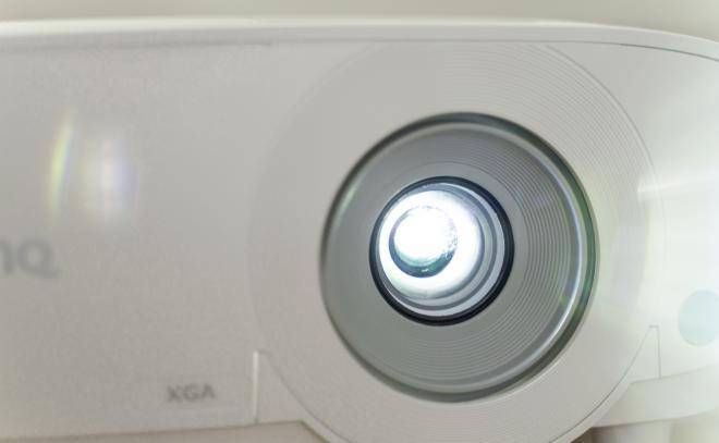 明基E520移动无线投影仪：解锁视频会议协作新姿势