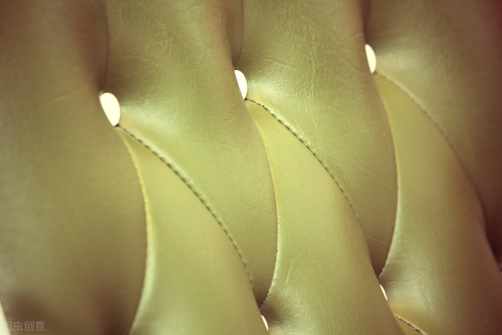 真皮沙发翻新好还是换皮好,真皮沙发翻新和补漆哪个好