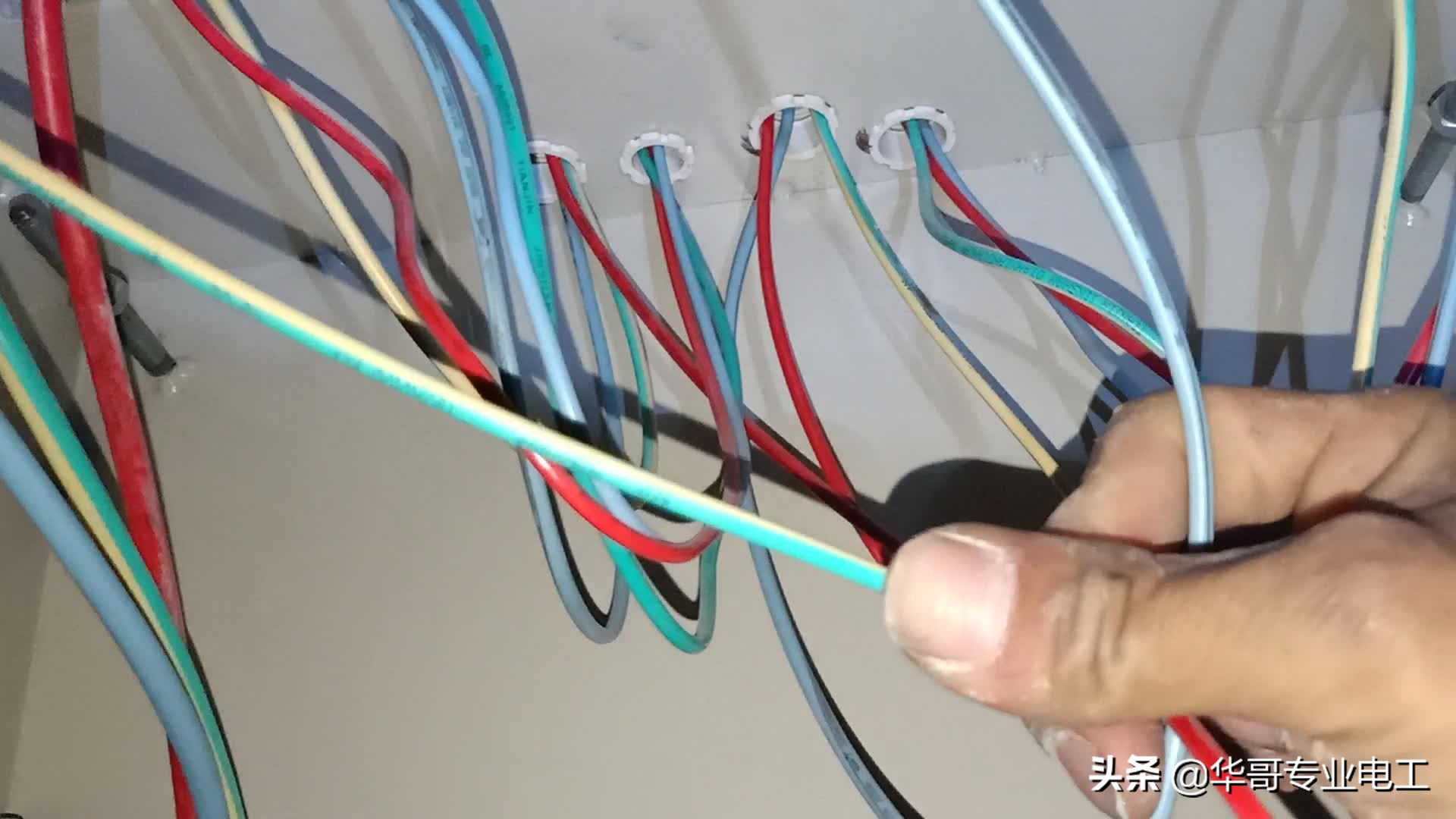 电工没装地线出事故负责吗,电工没装漏电保护器