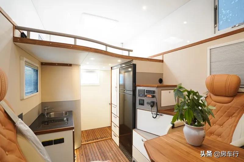 旅美速腾福特3.5t四驱b型房车,2024款福特t8b型房车四驱