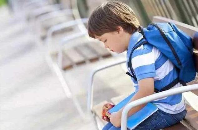 孩子受到嘲笑时该怎么安抚,孩子被嘲笑怎么反击