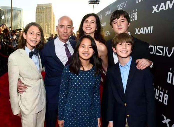 贝佐斯前妻有多少钱,贝索斯的现任妻子