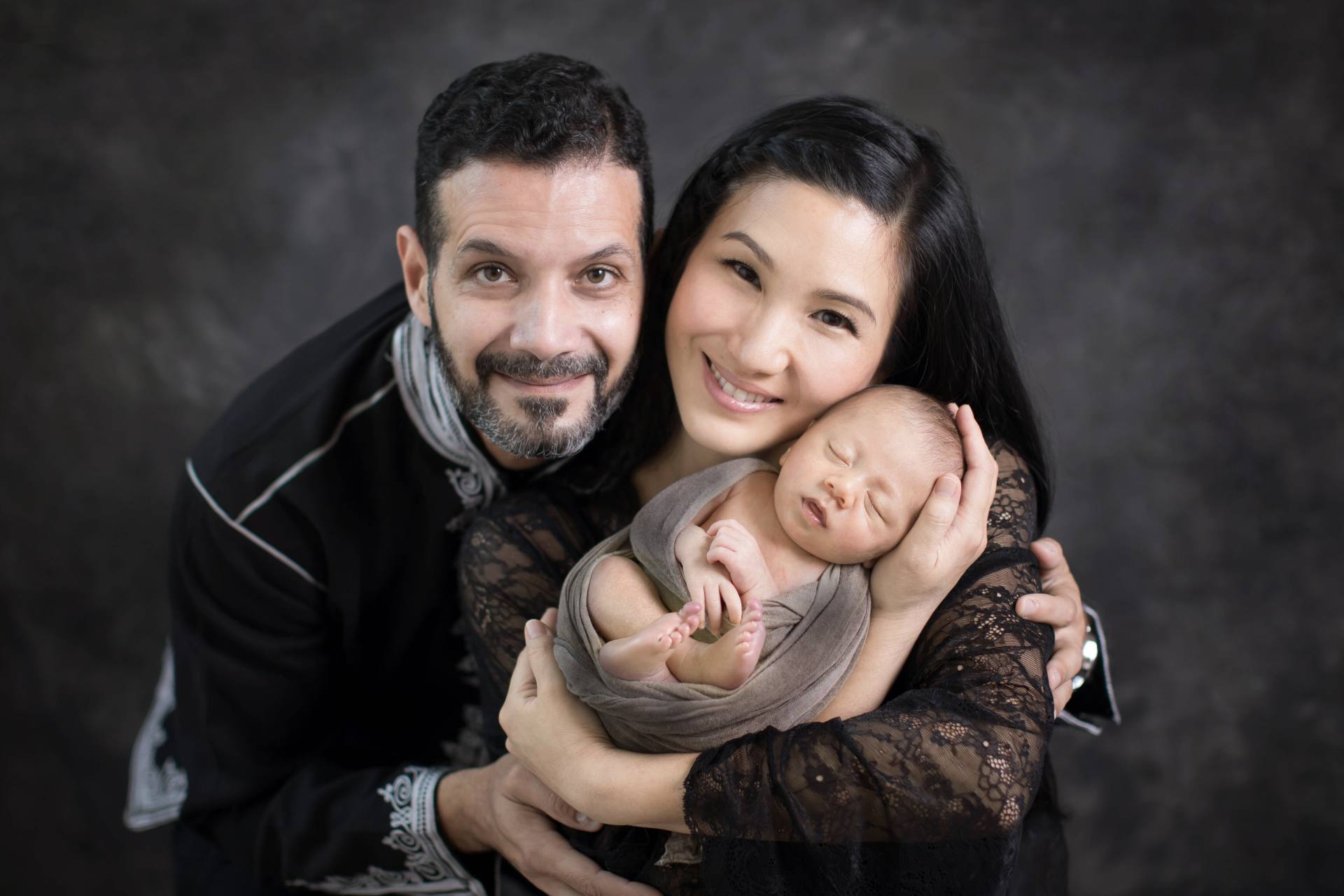 原子鏸港姐视频,原子鏸和郑佩佩什么关系