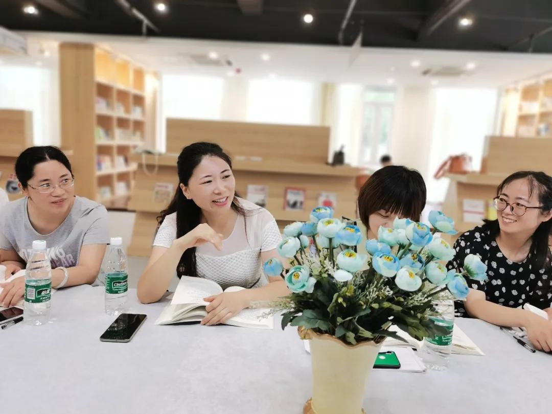 教师如何培养小学生的阅读能力,小学教师靠阅读成功