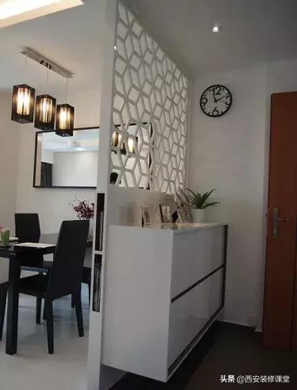 进门鞋柜设计右侧是餐厅隔断,红木鞋柜屏风隔断一体效果图