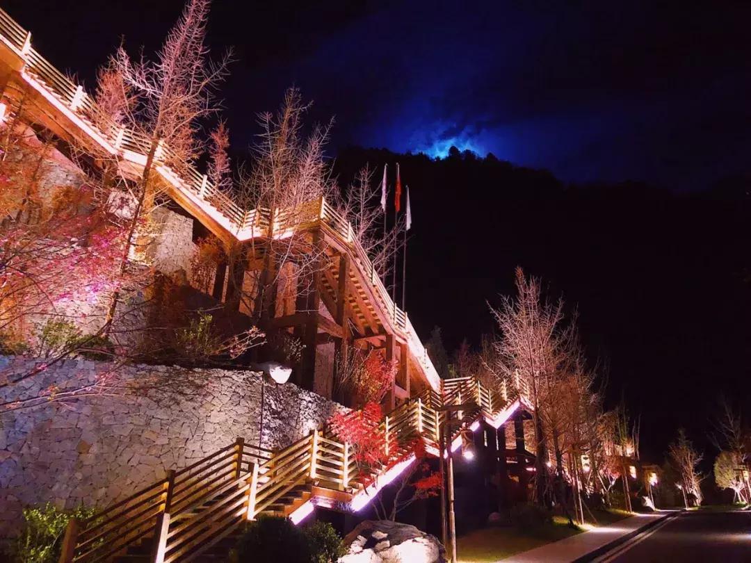 阿坝州又一处绝对秘境,雪山红石全部免费看,成都出发可耍2天!