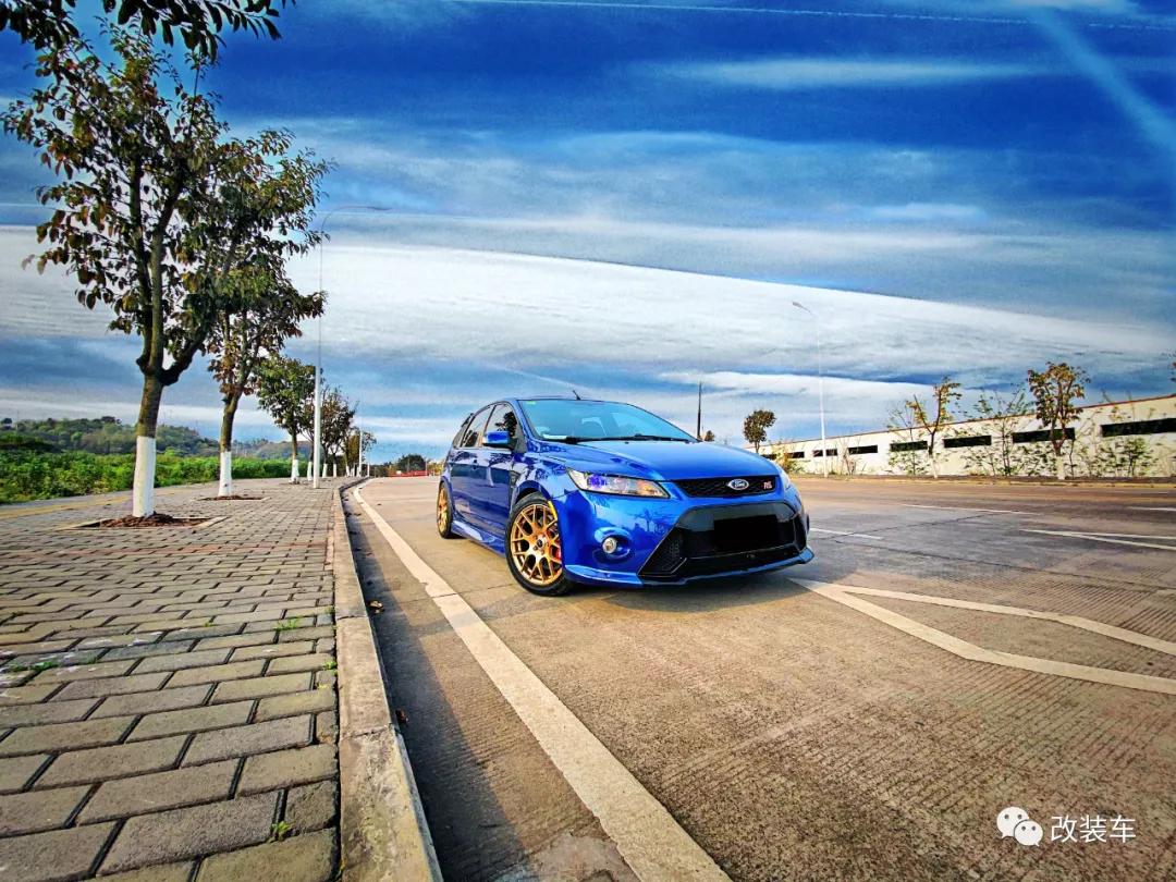 福克斯什么时候换回4缸发动机,经典福克斯移植发2.3t发动机