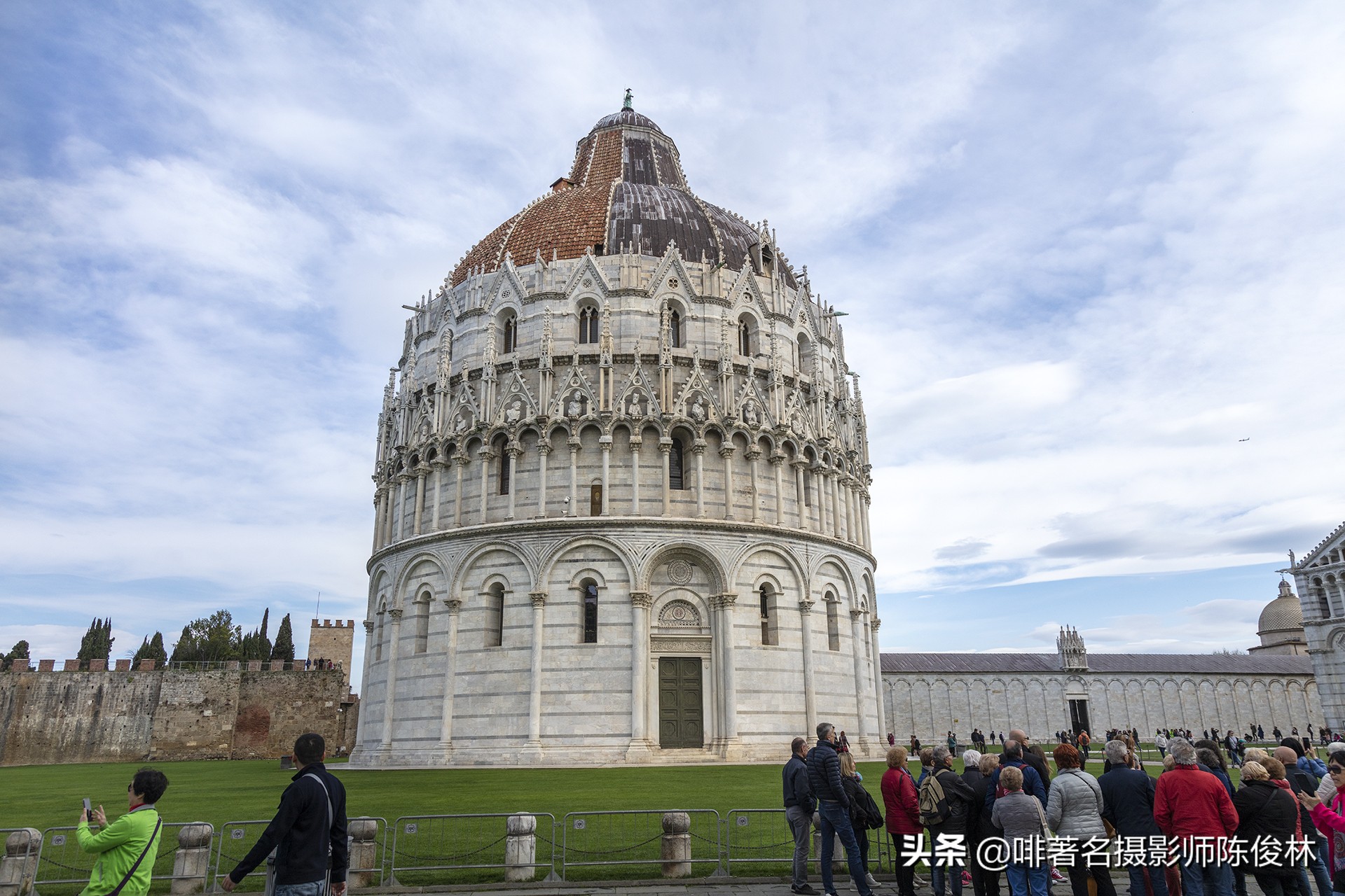 比萨和卢卡，一城因歪了的塔著名，一城躲过二战轰炸保存中世纪原貌