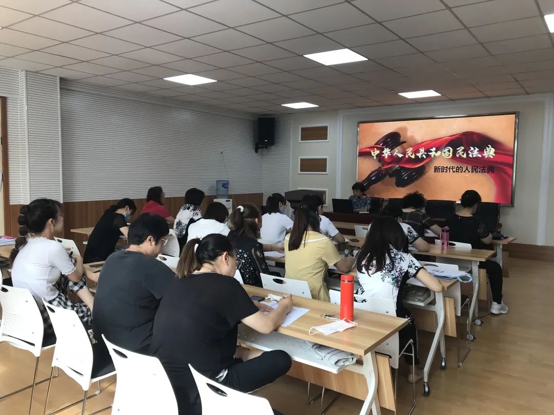 学习民法典培养尊法知法守法好少年