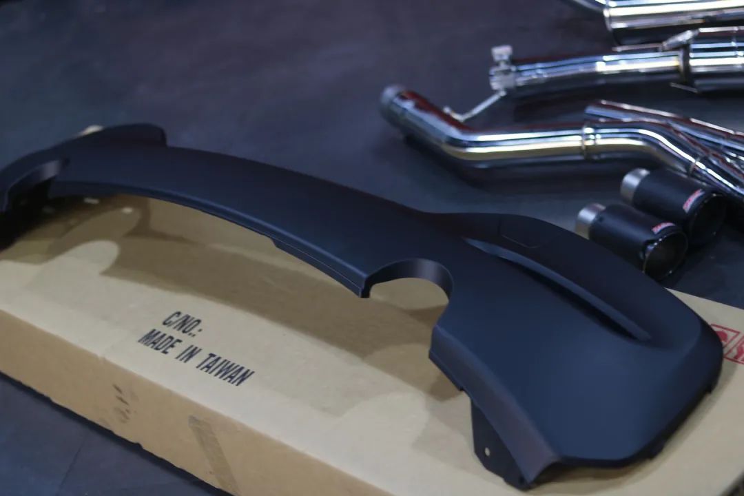 怪兽改造跑车视频,宝马f20120改装