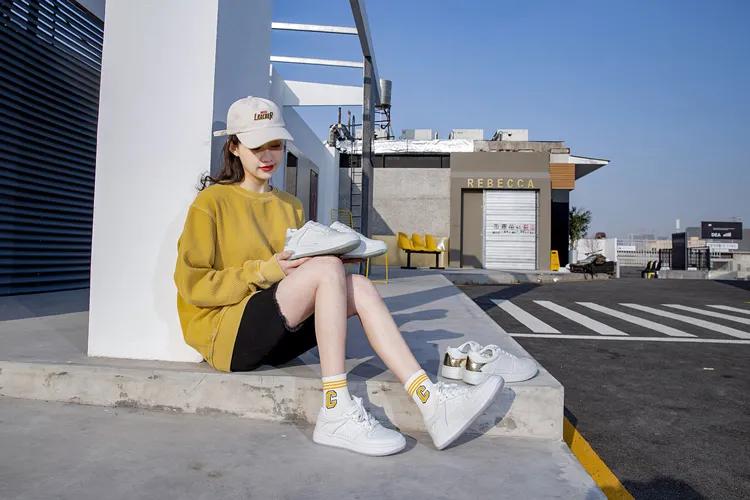 别再盯着外国大牌了！潮鞋选国货之光，100种时髦穿法随便造