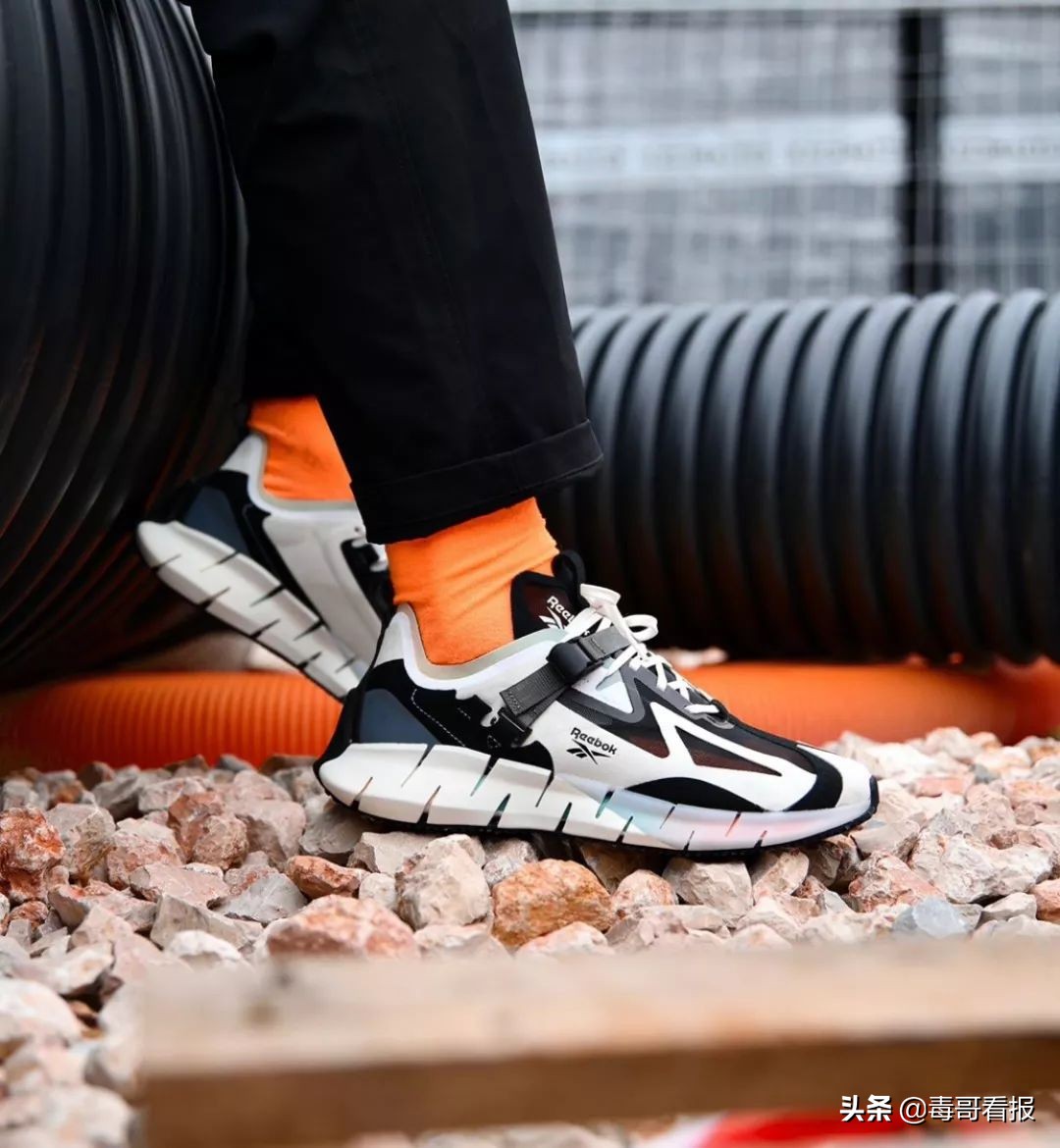 reebok什么意思啊,为什么reebok两个标志