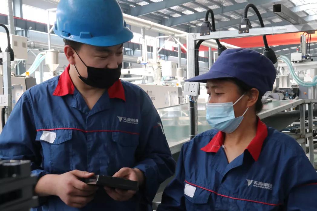 天能先锋：《河南日报》点赞濮阳的这个新车间