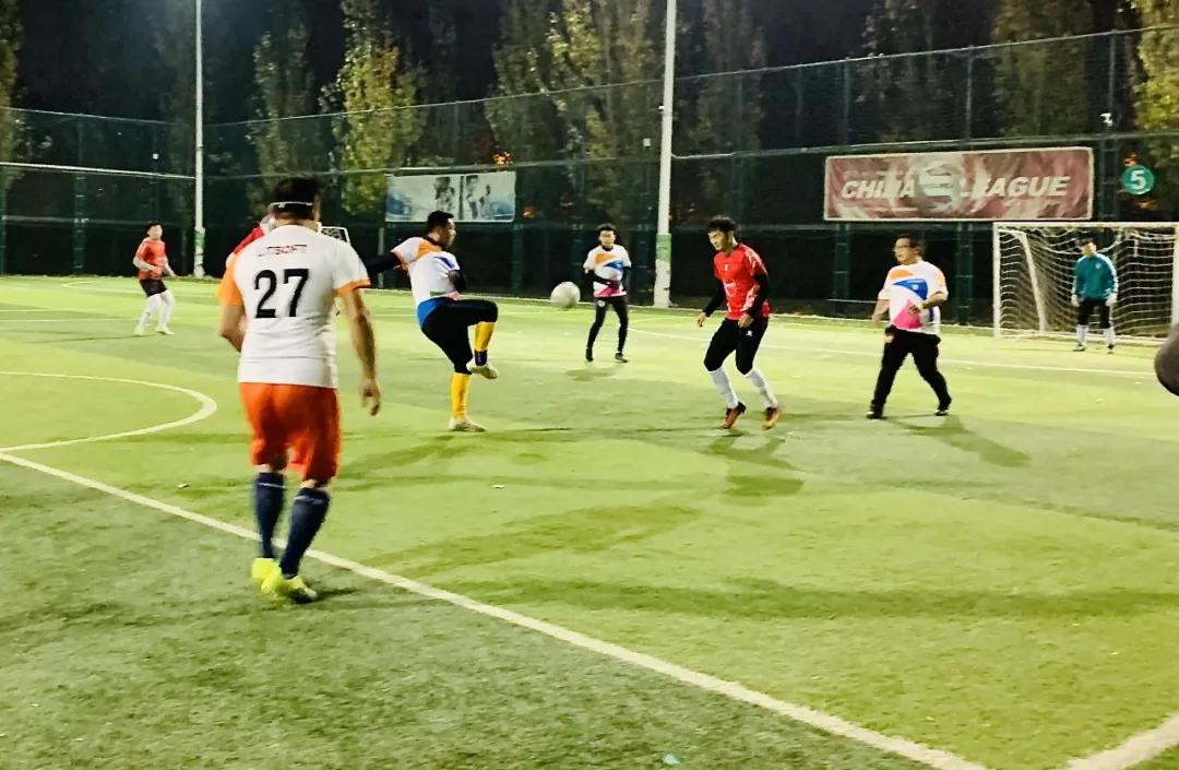 足球联赛熠熠的光,足球比赛秀脚感