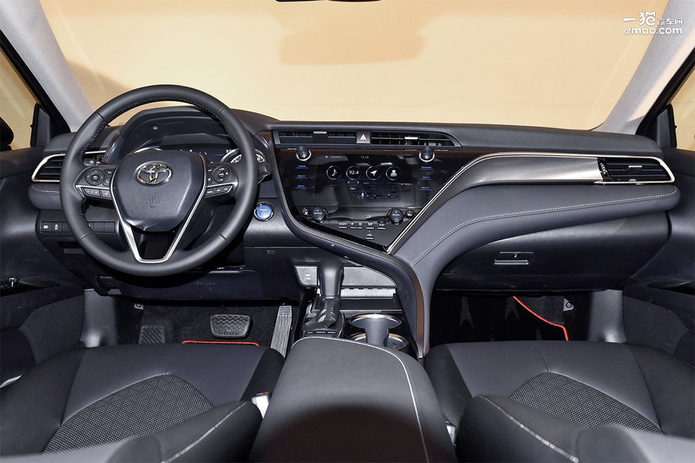 家用b级轿车凯美瑞雅阁天籁迈腾,雅阁2022款幻夜尊贵和凯美瑞2.5g