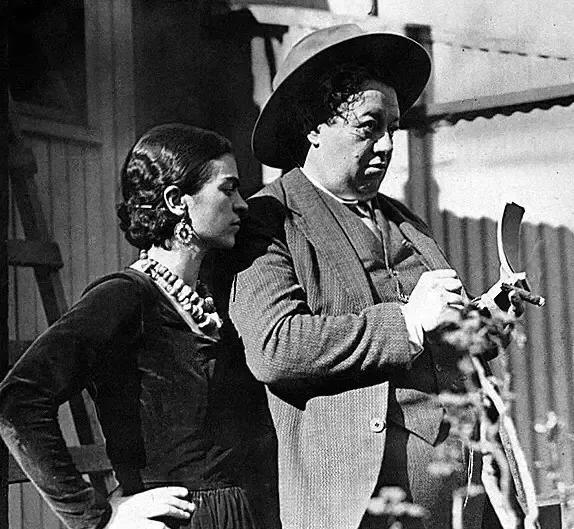 她是最有名的“荡妇”，身体残破不堪，却用画笔画出尖刻的爱情