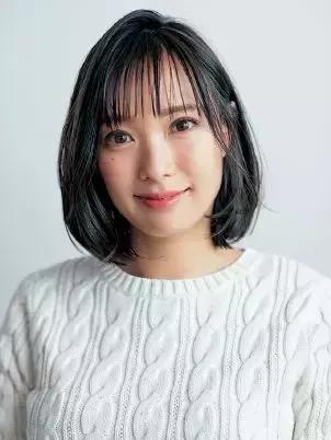 剪了个新刘海后，美颜滤镜我都删了