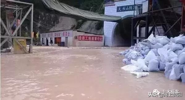 什么是川藏铁路，何以令人生畏又非建不可且必建成？