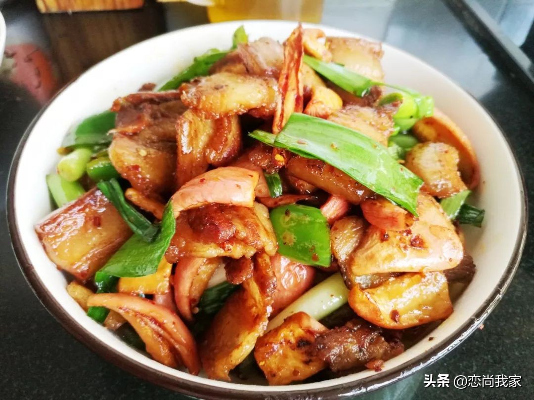 这个农家小炒菜，用萝卜干和猪肉一起炒，下饭就是香，肉贵也要吃