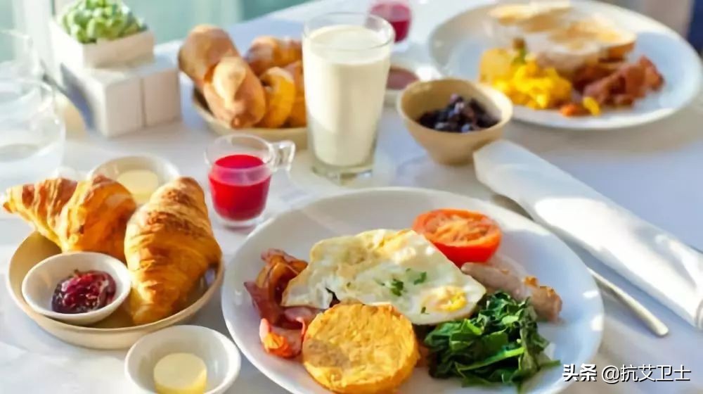 hiv感染者常出现症状,hiv感染者生病了怎么办