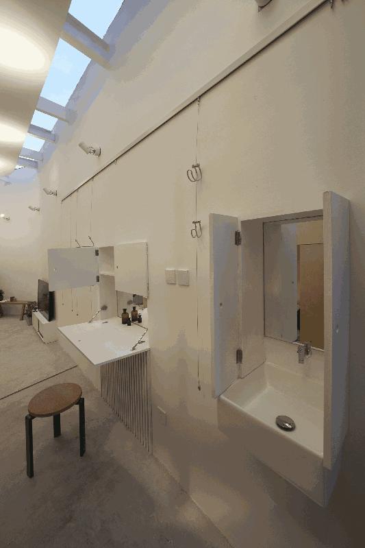 北京一家5口19平米老房子,北京人一家三口12.8平方蜗居