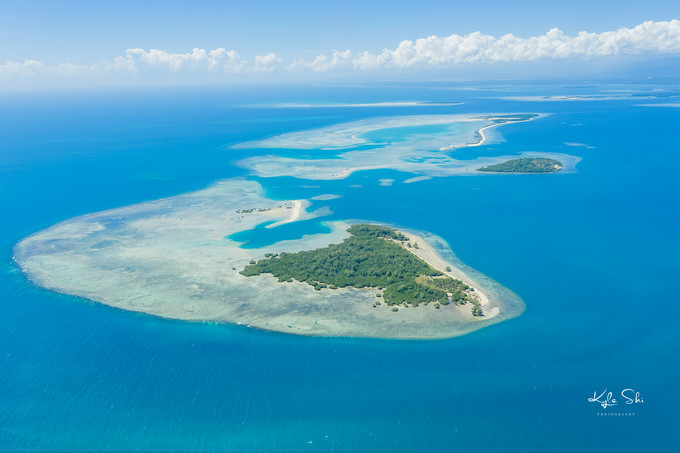 在海洋上与世隔绝的小岛,到大海里面就找一个小岛去生活