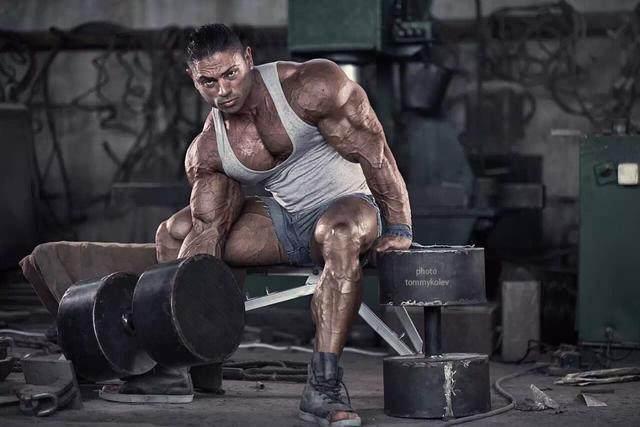 4个动作锻炼肩膀,你还在为肩周炎苦恼吗