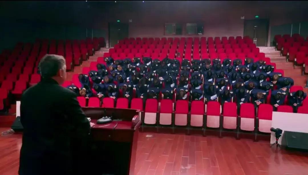 主题曲抄袭、练习生受伤……《以团之名》真的是在选拔偶像?