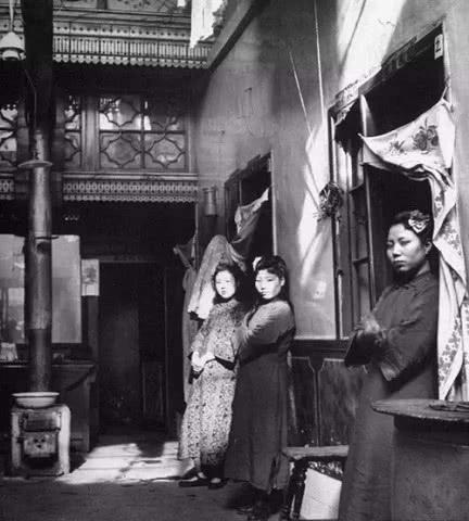 她皮肤白美，15岁被*暴强**，临终说真相。听众：呸！姓秦的，不要脸