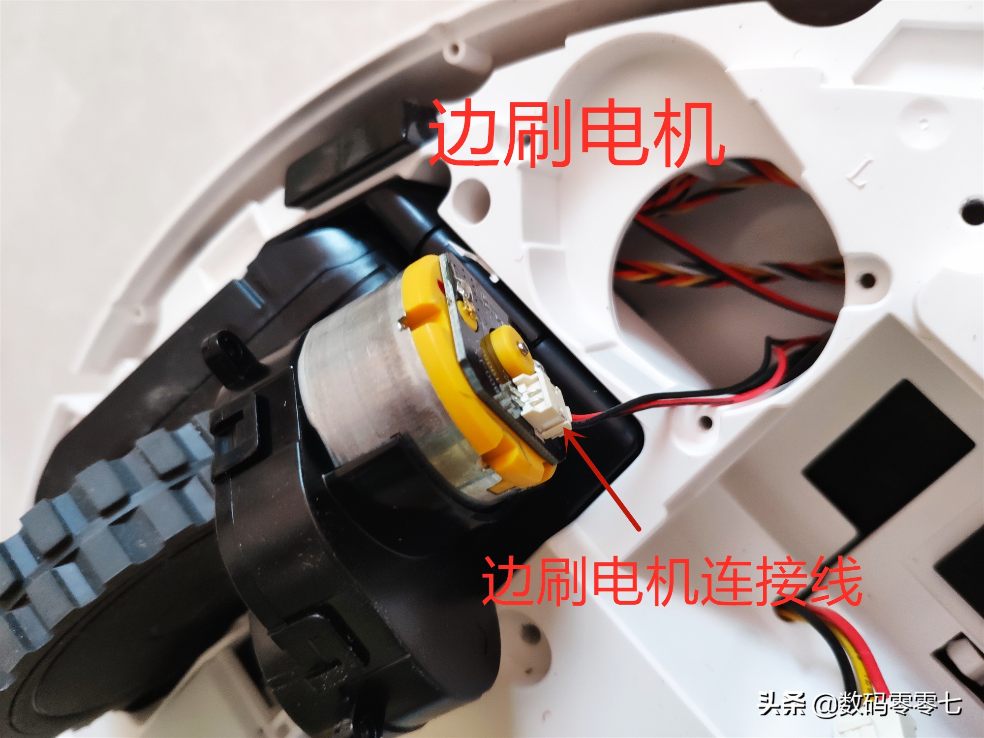 联想扫地机器人拆刷子,联想智能扫地机器人