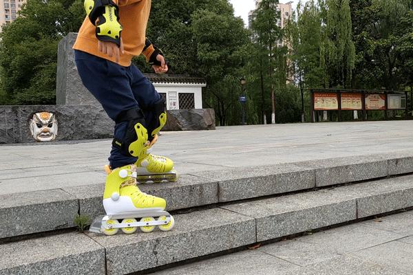 儿童风火轮轮滑鞋,给儿童用什么轮滑鞋