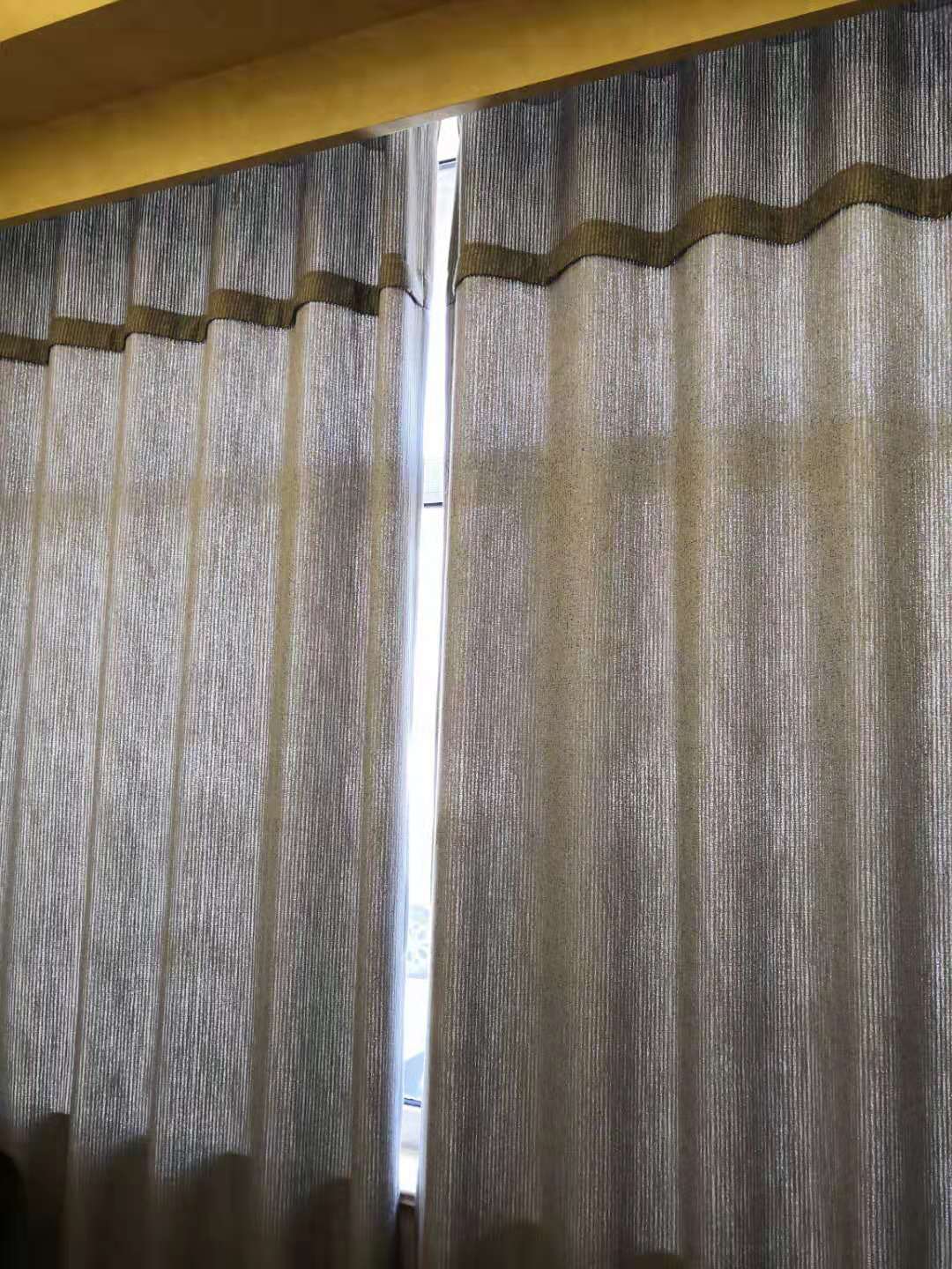 选购窗帘不将就，老婆挑选手感可佳的窗帘，提高房屋颜值