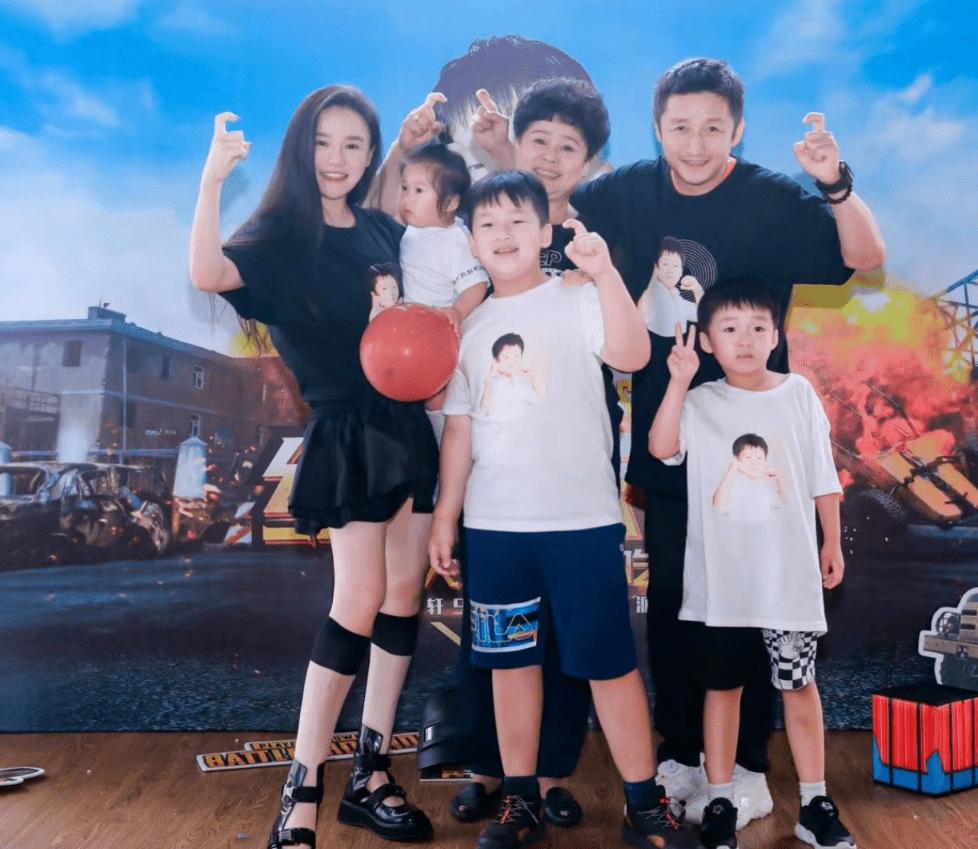 邹市明冉莹颖冬日机场照,邹市明冉莹颖恩爱瞬间