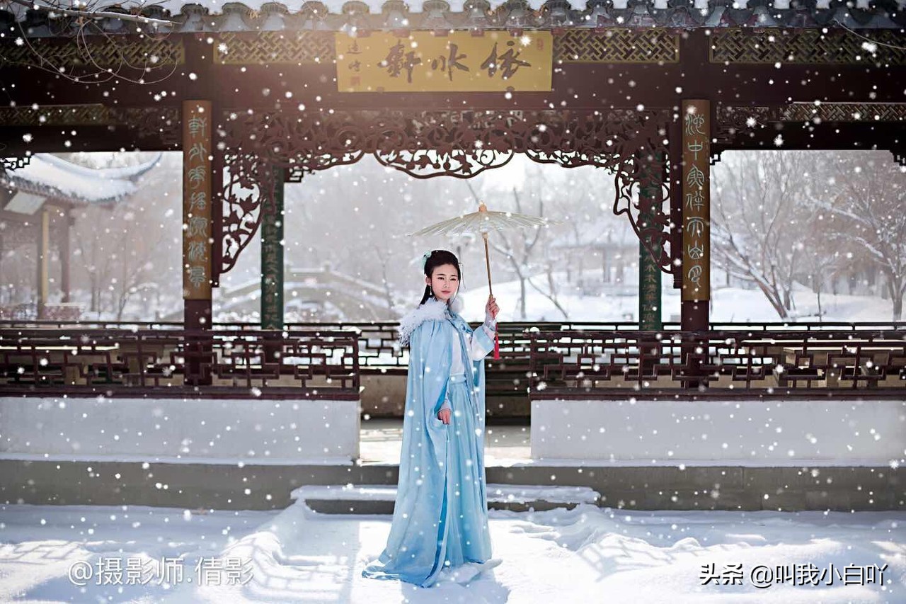 楝花飘砌蔌蔌清香细,楝花飘砌蔌蔌清香细是什么意思