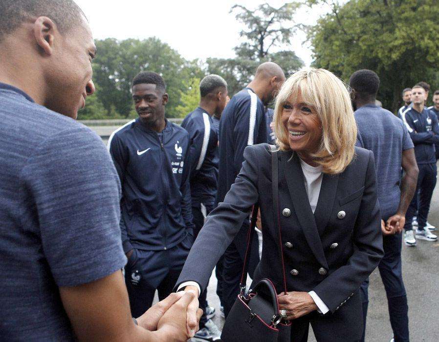 法国总统踢球,法国总统踢足球