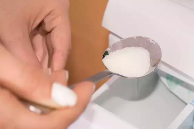 过期的药片丢花盆里花长疯了,家里过期的小药片还可以养植物