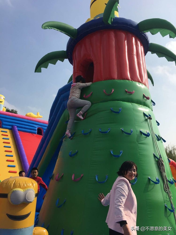 可爱的少妇自拍越来越丰满越来越成熟了