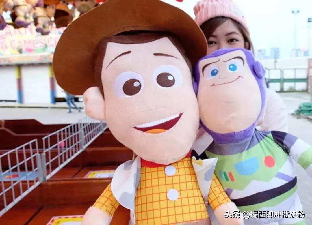 过分美丽!圣诞灯饰点亮香港:泰迪熊、比卡超、布丁狗陪你过圣诞