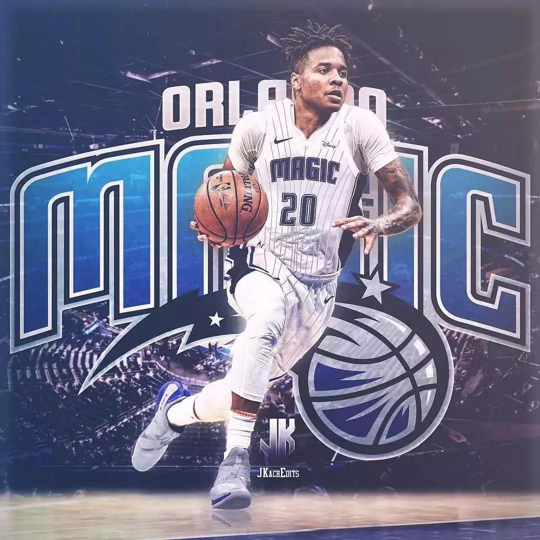 坐在观众席上看球赛篮球绝杀,坐在场边投篮