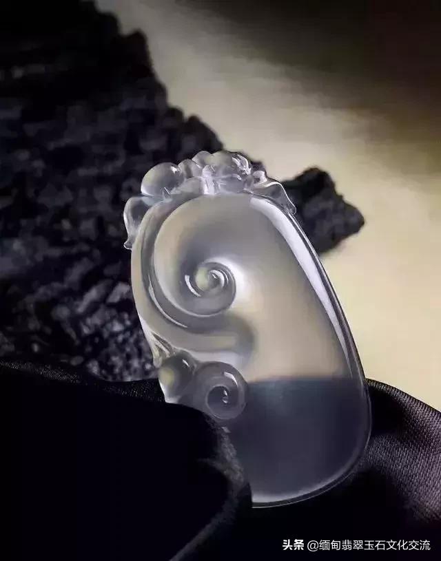 翡翠最简单的保养方法是用水泡吗,翡翠保养方法分享如何保养翡翠