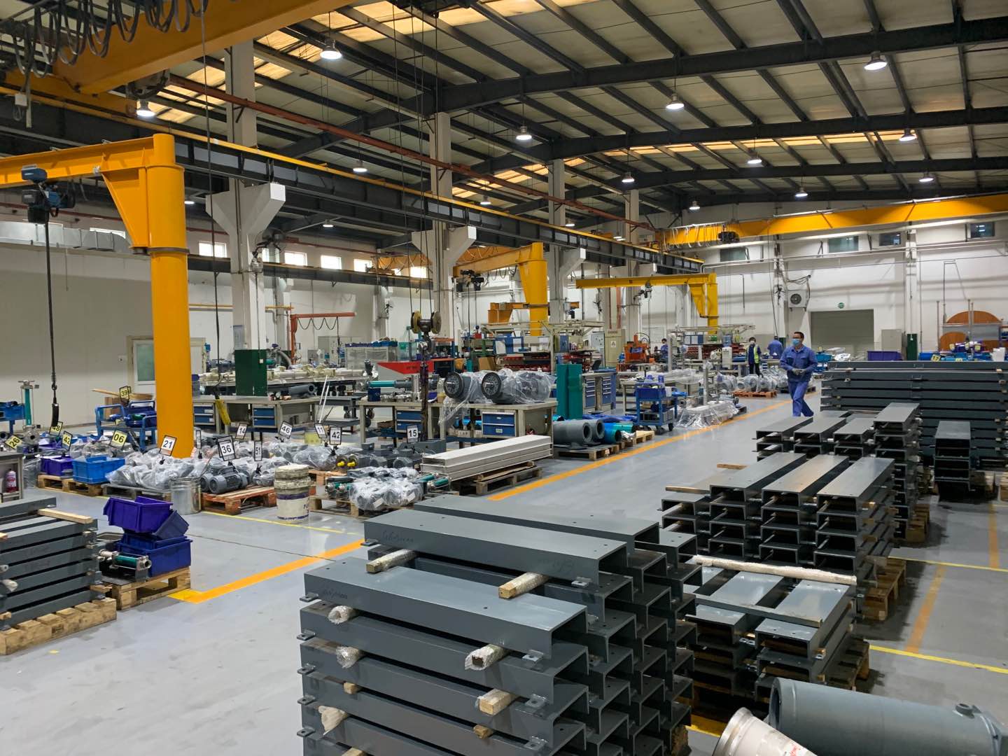 坚决打赢两场攻坚战,三场硬仗一起打