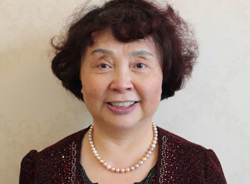 60岁盛海琳高龄产妇生下双胞胎,60岁生双胞胎的盛海琳丈夫离世